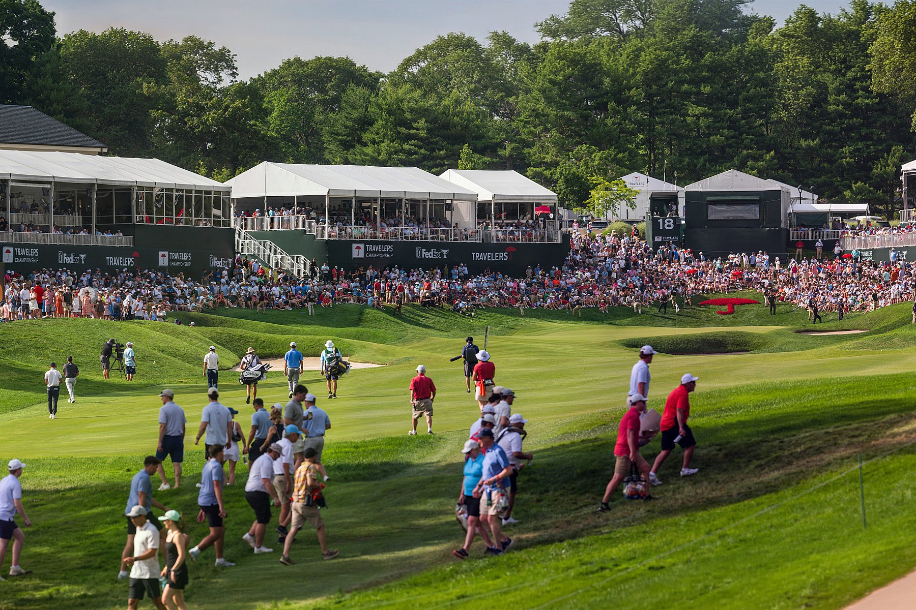 18th Hole at TPC River Highlands during the 4th Round of the Travelers Championship, Cromwell CT